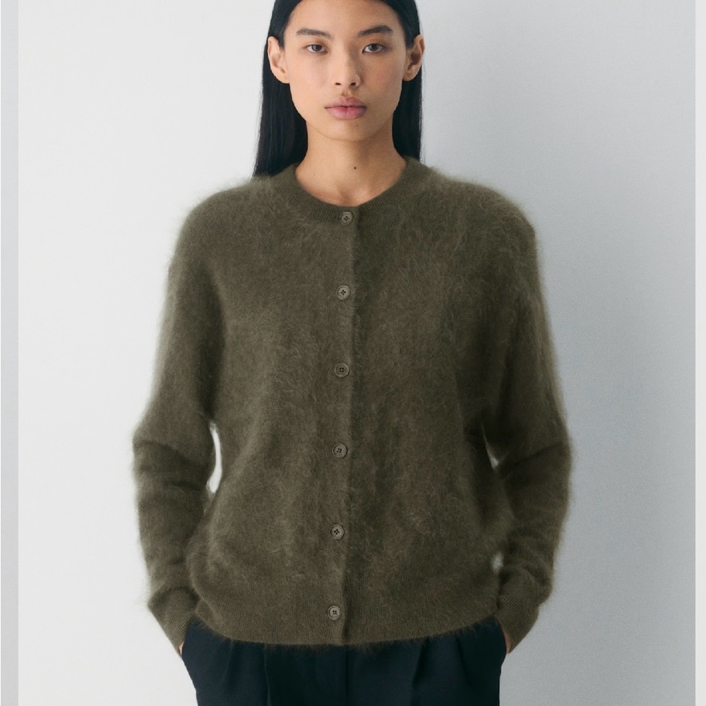 Aritzia Brushed Cashmere Relaxed Crew Cardigan
